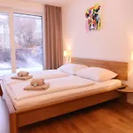 Alpin & - Pinzgau Holidays Апартаменти Целль-ам-Зеє
